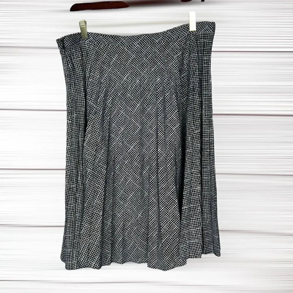 JONES New York Collection Pleated Skirt Lightweight Black/White Knee Length